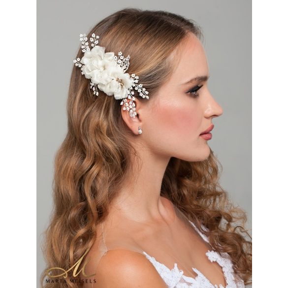 Romantikus menyasszonyi hajfésű gyöngyökkel és virágokkal díszítve MEF-CQ-B565